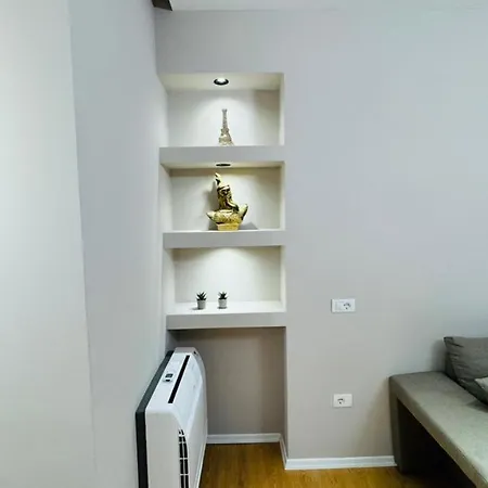 Gloria New Bazaar * ティラナ