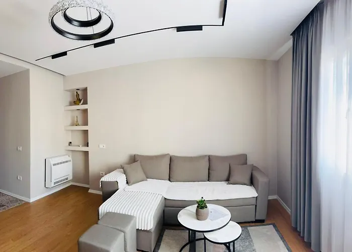 Gloria New Bazaar * Tirana